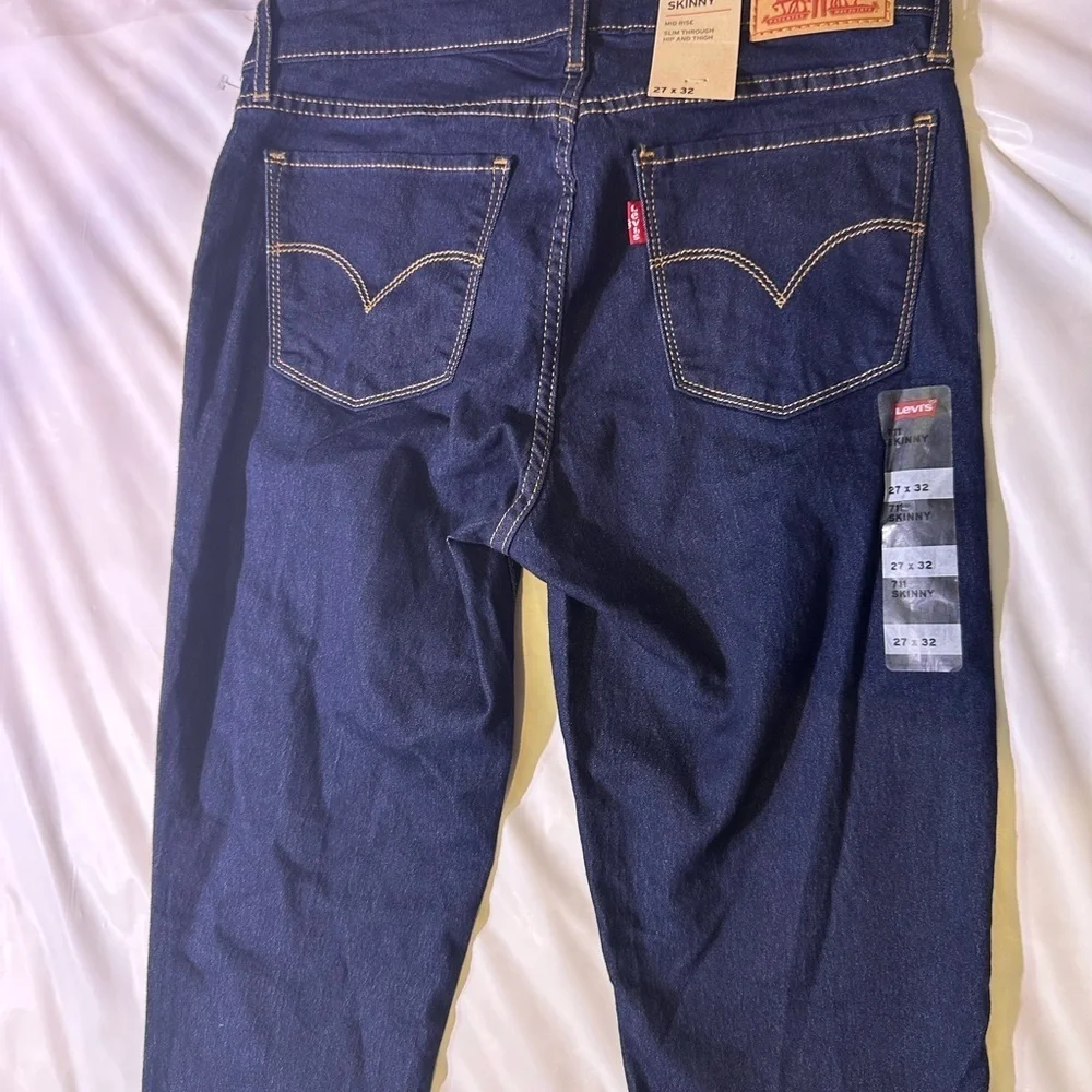 Levi's Women's Dark Blue Skinny Jeans - Picture 4 of 6